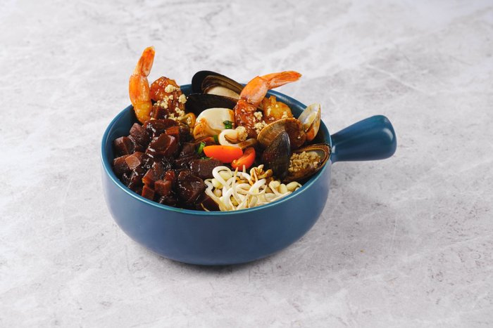 Чанжанмён с морепродуктами